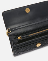 Portafoglio rettangolare in pelle Monogram con tracolla - Nero | Pinko
