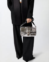 Τσάντα ώμου μετρίου μεγέθους Love Bag One Slouchy από μεταλλιζέ δέρμα - | Pinko