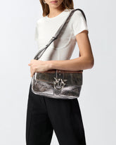 Τσάντα ώμου μετρίου μεγέθους Love Bag One Slouchy από μεταλλιζέ δέρμα - | Pinko