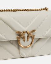 Borsa a tracolla media Love Bag in pelle bottalata con disegno a V e logo - | Pinko
