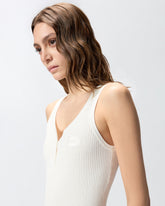 Top smanicato a costine con monogram - | Pinko