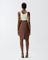 Jupe mi-longue ajustée avec ceinture - | Pinko