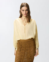 Blusa con scollo a V e arricci - | Pinko