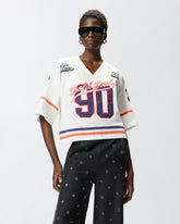 T-shirt cropped con scollo a V e patch logate - Bianco | Pinko