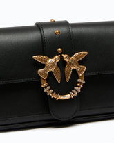 Mała torebka na ramię Love Bag Pocket ze skóry z biżuteryjną klamrą - | Pinko