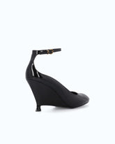 Lackpumps mit Keilabsatz und Knöchelriemen - Schwarz | Pinko