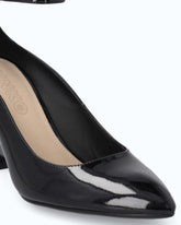 Lackpumps mit Keilabsatz und Knöchelriemen - Schwarz | Pinko
