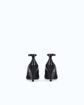 Lackpumps mit Keilabsatz und Knöchelriemen - Schwarz | Pinko