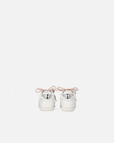 Sneakers con lacci doppi, cristallo e charm - | Pinko