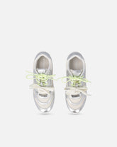 Sneakers laminate con lacci doppi e applicazioni gioiello - | Pinko