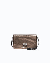 Mała kopertówka na długim pasku Love Bag Click Soft Horizontal z laminowanej skóry ze wzorem węża -  | Pinko