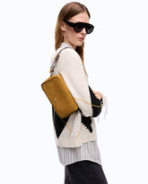 Borsa bauletto a tracolla mini in suede effetto spray -  | Pinko