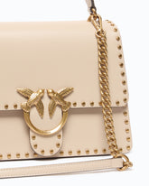 Średnia torebka do ręki Love Bag Top Handle Light ze skóry z drobnymi ćwiekami -  | Pinko